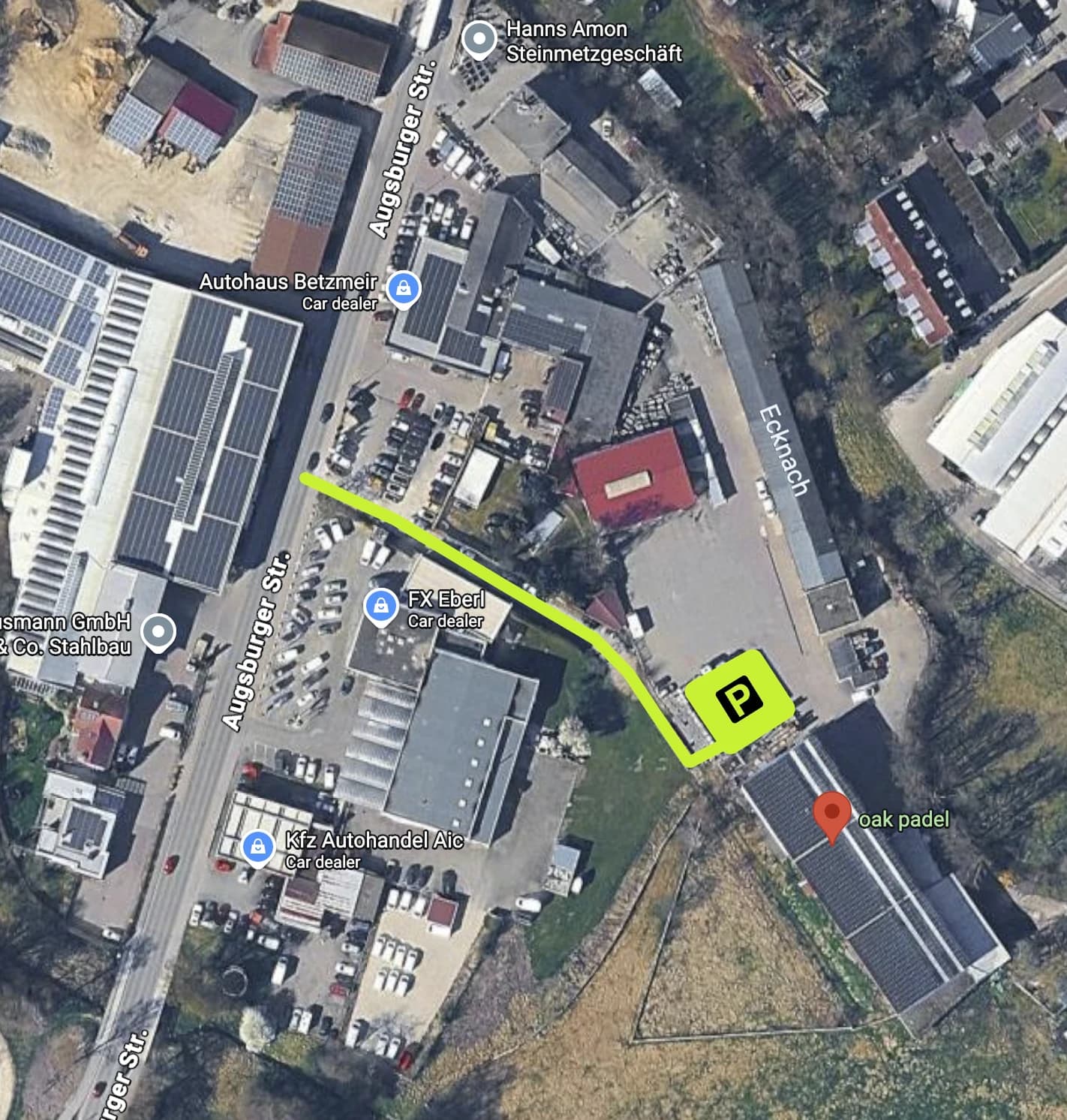 weg von der augsburger straße zwischen autohaus betzmeier und fx eberl zum parkplatz von oak padel